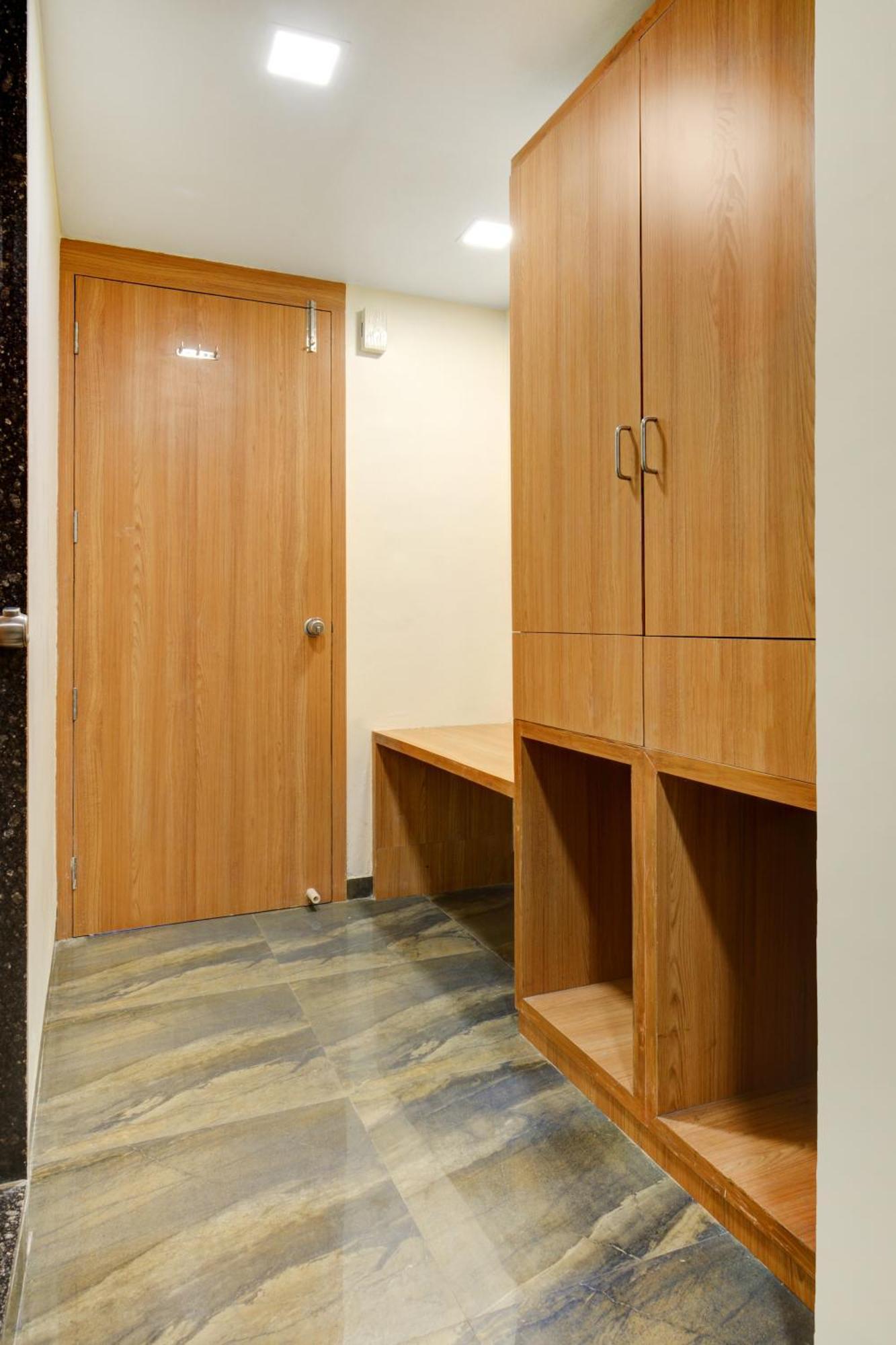 Hotel Desert Inn Tharad Екстериор снимка