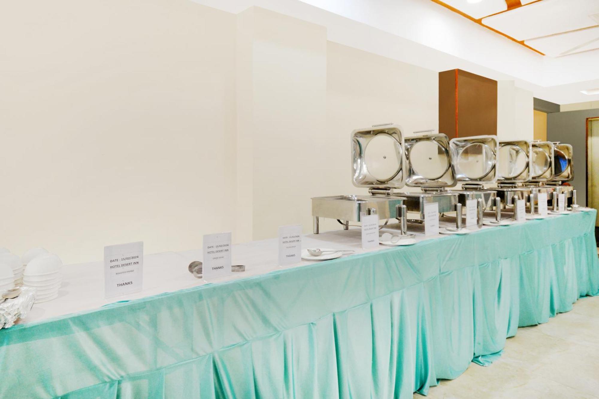 Hotel Desert Inn Tharad Екстериор снимка