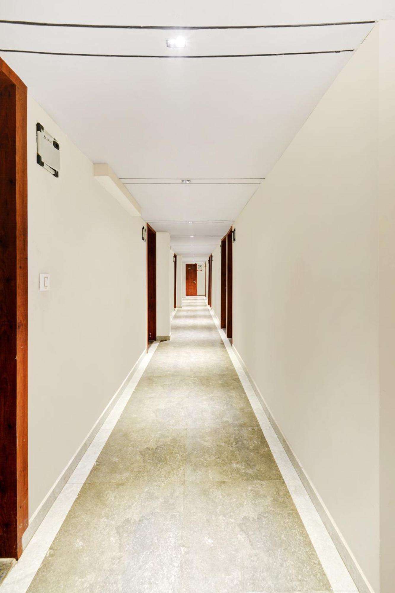 Hotel Desert Inn Tharad Екстериор снимка