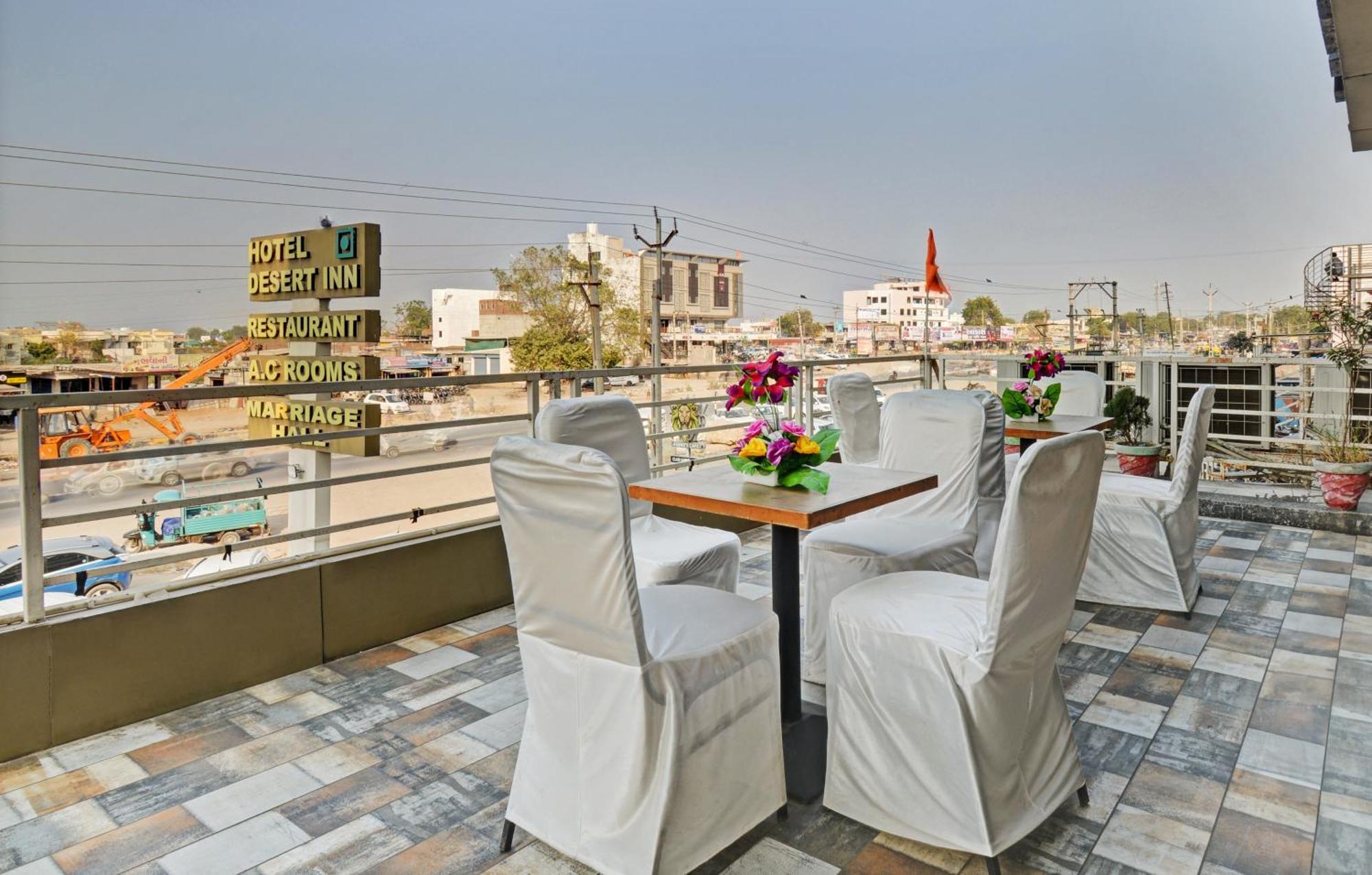 Hotel Desert Inn Tharad Екстериор снимка