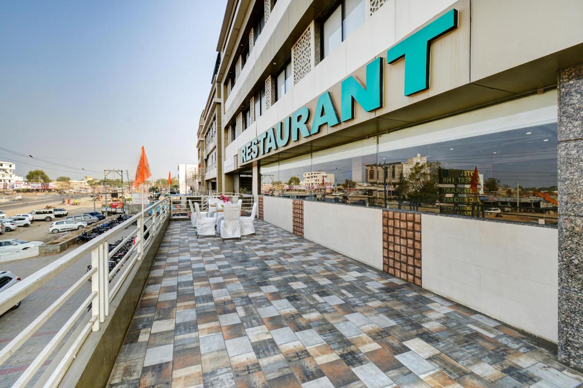 Hotel Desert Inn Tharad Екстериор снимка
