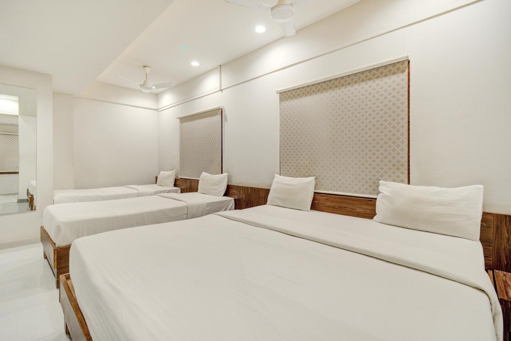 Hotel Desert Inn Tharad Екстериор снимка