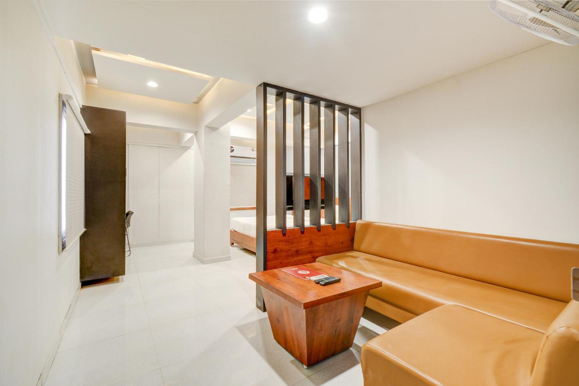 Hotel Desert Inn Tharad Екстериор снимка