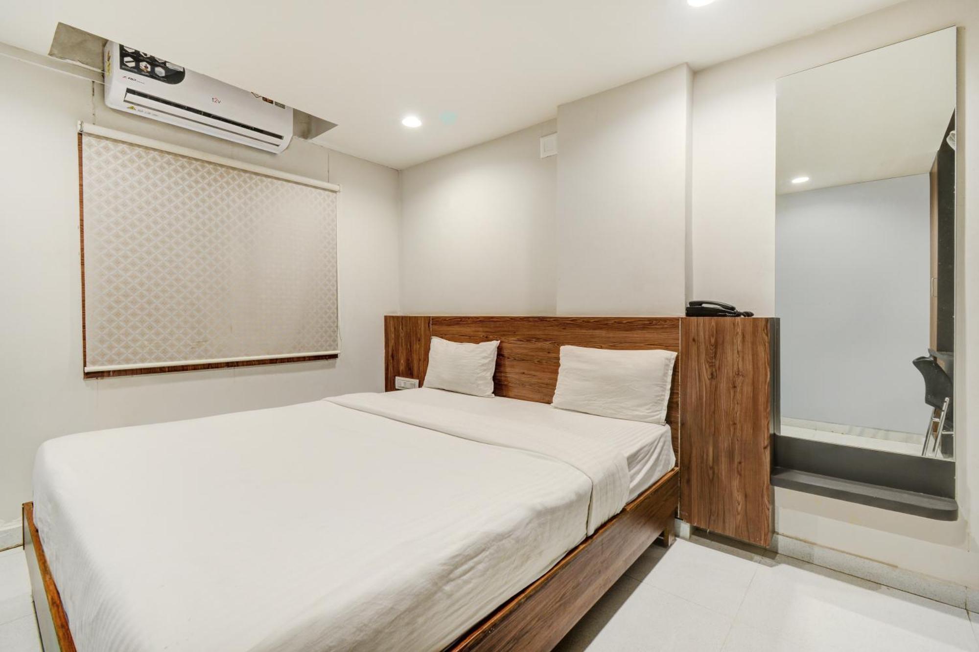 Hotel Desert Inn Tharad Екстериор снимка